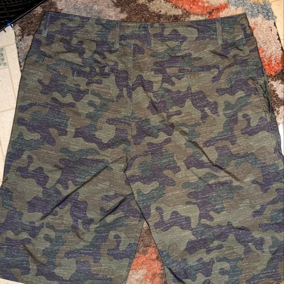 Goodfellow men's walking shorts lightweight with button and a drawstring inside - Picture 3 of 6